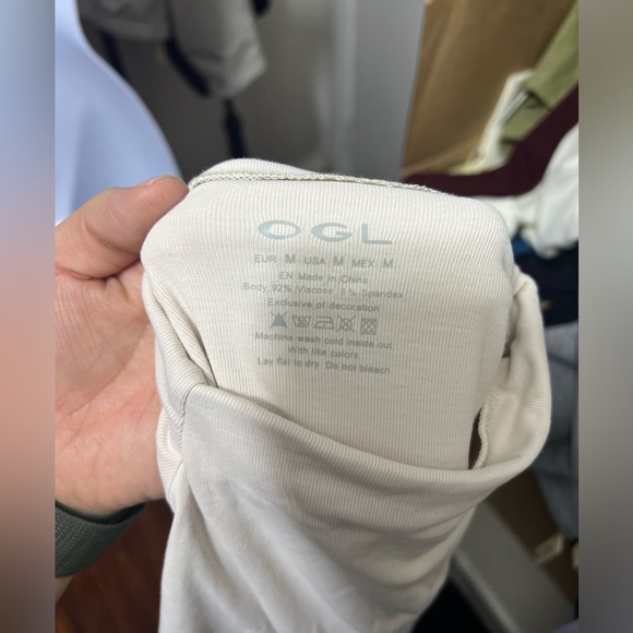 OGL Eco-SkinKiss® Workleisure Mock Neck Ruched Sides Tank Top - Picture 4 of 5